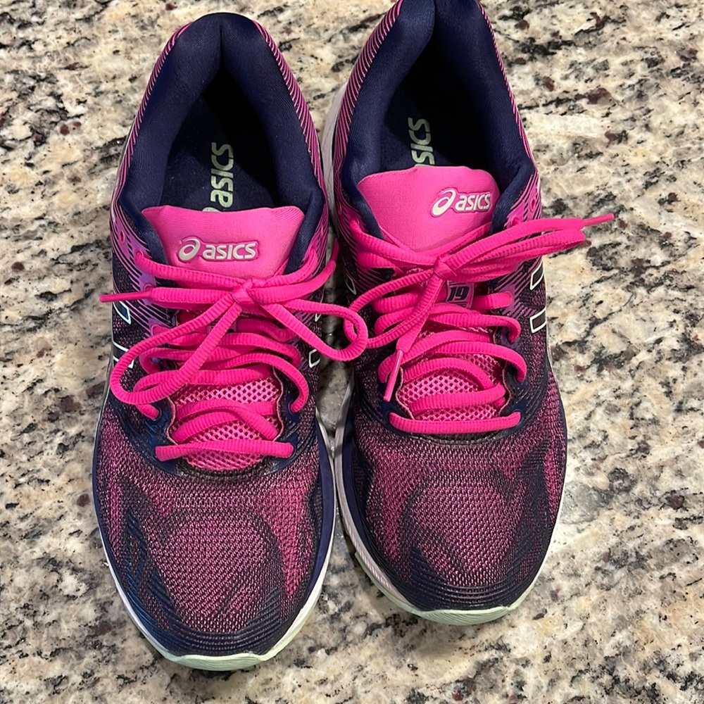 Women’s Asics 19 size 8 sneakers